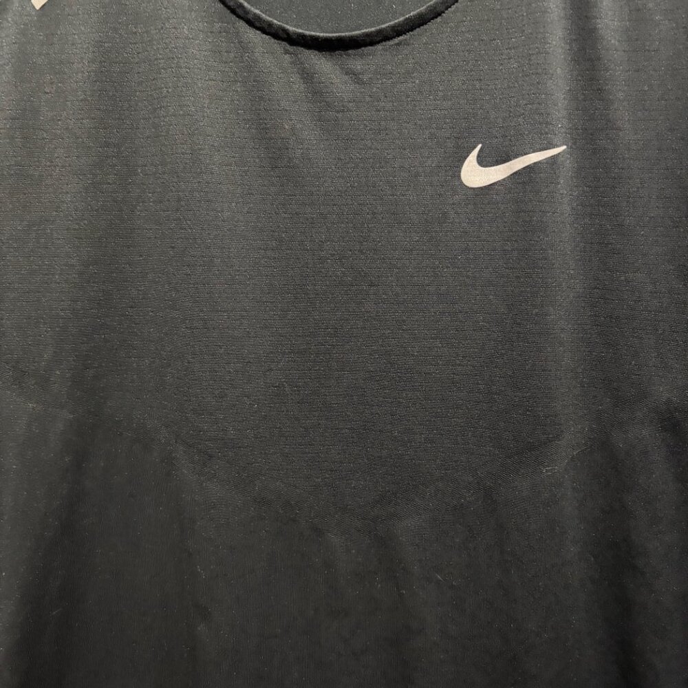 Nike Rise 365 Men's Dri-FIT Short-Sleeve Running Top in Black - Picture 5 of 8